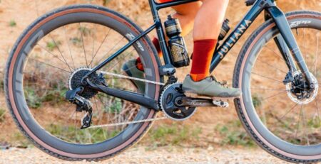 carnivalbikes-chile-Guia-completa-del-SRAM-eTap-AXS-detalles-y-precios-de-grupos-Red-y-Force-electronicos-tienda-venta-envio-a-todo-el-pais-ciclismo-gravel-ruta