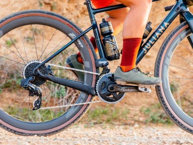 carnivalbikes-chile-Guia-completa-del-SRAM-eTap-AXS-detalles-y-precios-de-grupos-Red-y-Force-electronicos-tienda-venta-envio-a-todo-el-pais-ciclismo-gravel-ruta